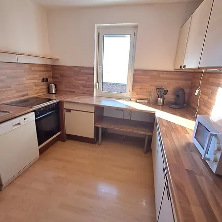 Monteurwohnung Mit Einzelbetten, Wlan, Parkplatz, Voll Ausgestattet Bei Heilbronn - Hyra Living *